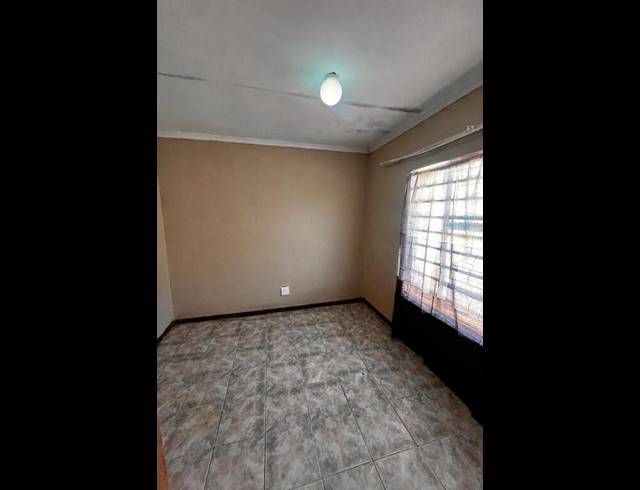 2 BEDROOM HOUSE FOR SALE IN ZAKARIYYA PARK